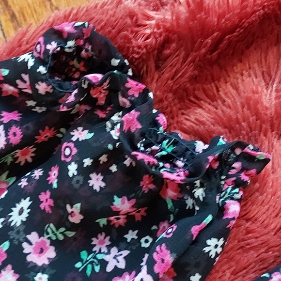 Route 66 Mid-Sleeve Floral Blouse - Picture 5 of 10